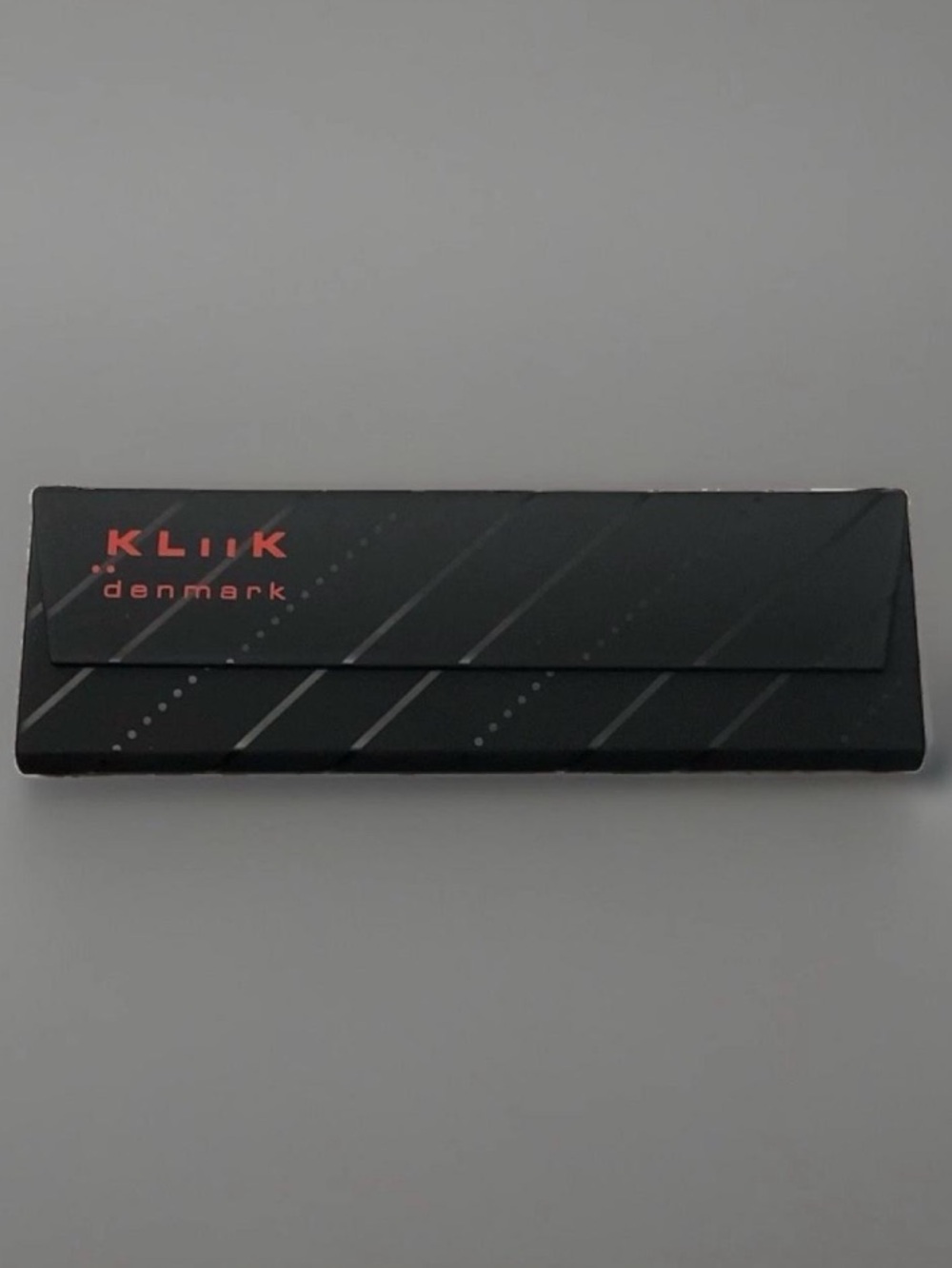 Kliik Denmark Eyeglass Hard Case Foldable Magnetic Closure Black Red With Cloth